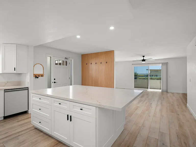 2050 Pacific Beach Dr #102 — Photo 11