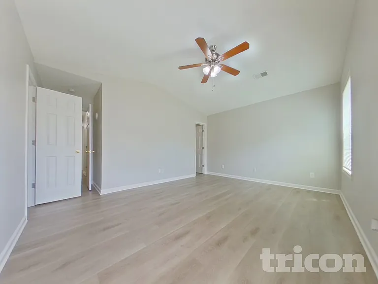 404 Castle Ridge Dr — Photo 8