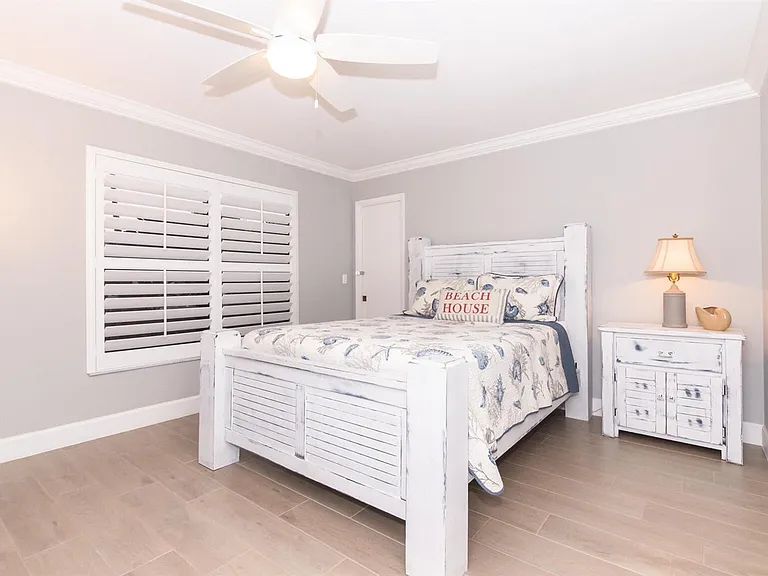 4041 NE Breakwater Dr — Photo 18