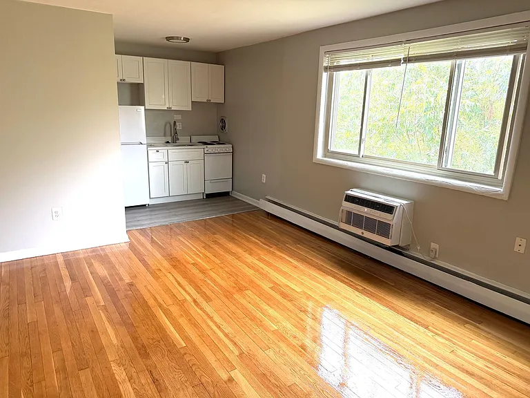 1111 D St NE — Photo 17