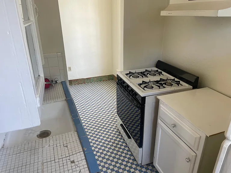 319 S Lopez St #E — Photo 16