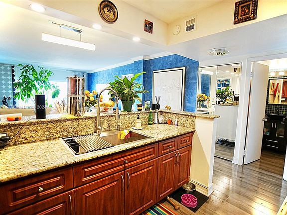 5th image of 1455 N Treasure Dr #Penthouse P