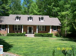 18 Brewster Ln, Oak Ridge, TN 37830