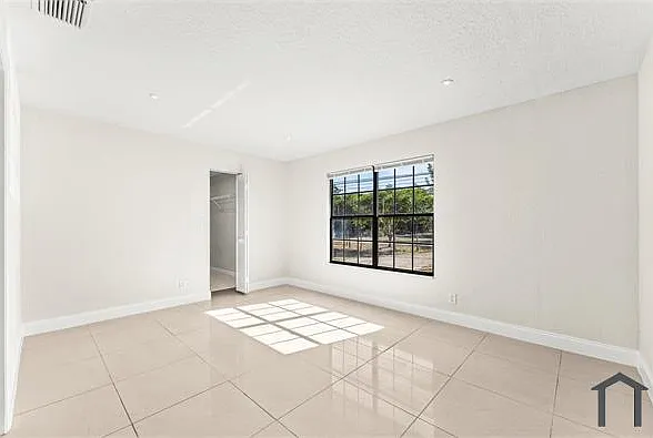 18055 W Sycamore Dr — Photo 4