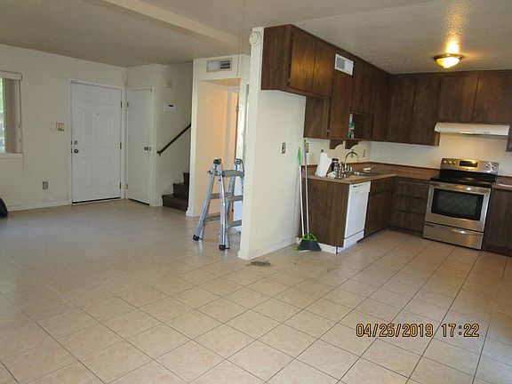 3rd image of 702 Northfield Dr APT B