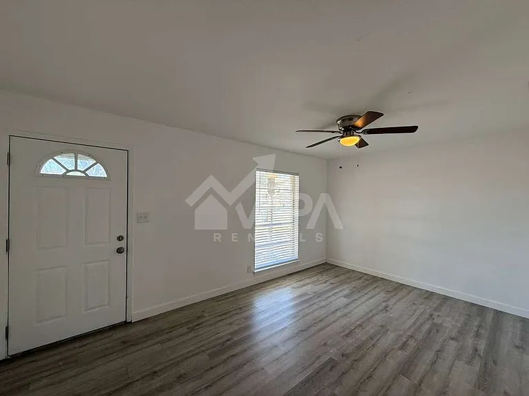 164 Lost Forest St — Photo 3