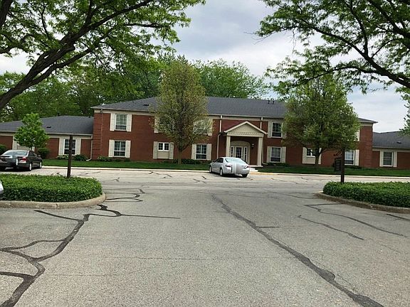 4th image of 7450 Lions Head Dr APT D