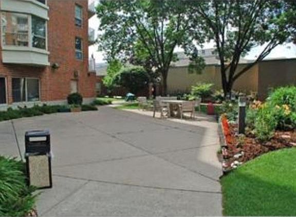 4th image of 1425 W 28th St APT 414