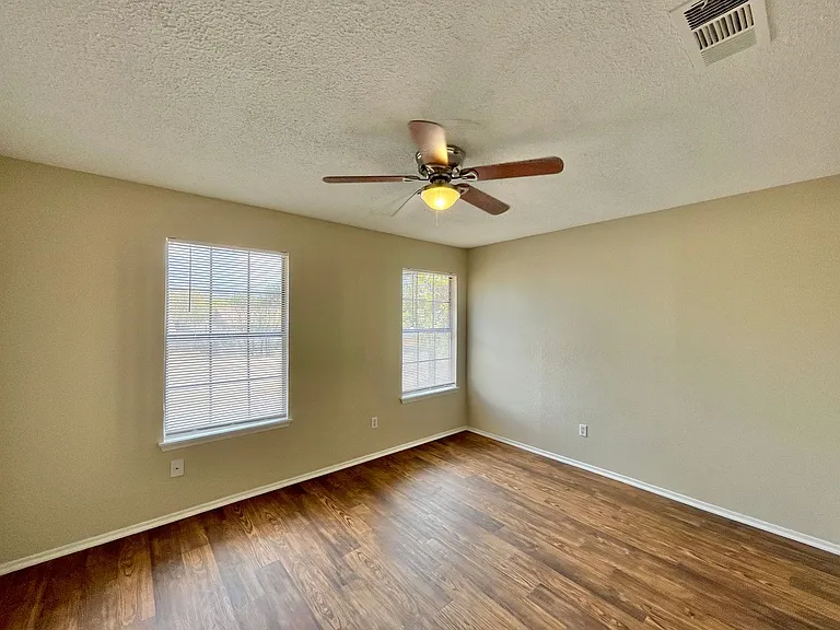 2416 Grasslands Dr — Photo 9