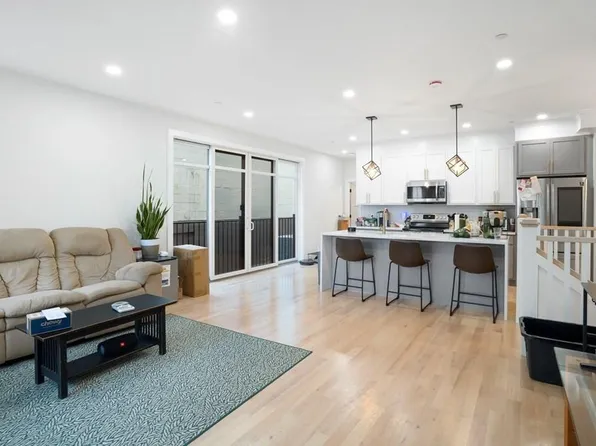 17 W Bellflower St #2, Dorchester, MA 02125