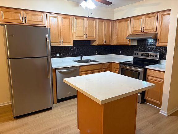 4th image of 43 Chelmsford Ct
