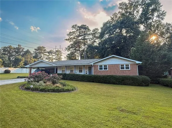 1733 Rhonda Ln, Stone Mountain, GA 30087