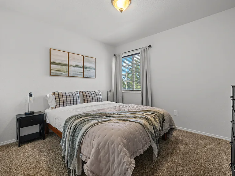 1528 E Falconrim Ct — Photo 47