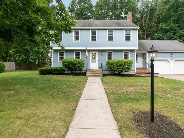 20 Hitching Post Dr, Walpole, MA 02081