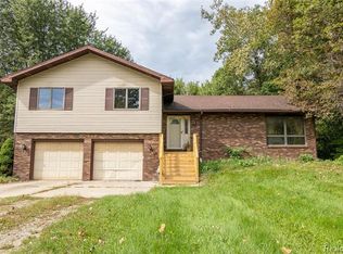 20646 Wahrman Rd, New Boston, MI 48164