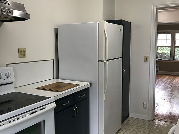 2nd image of 33 Grandview Ter