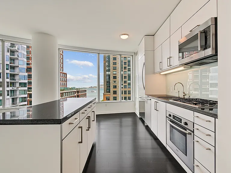 301 Main St #11B — Photo 5