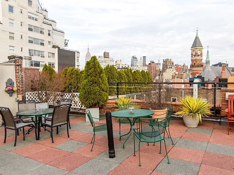 138 W 10th St #1R — Photo 12