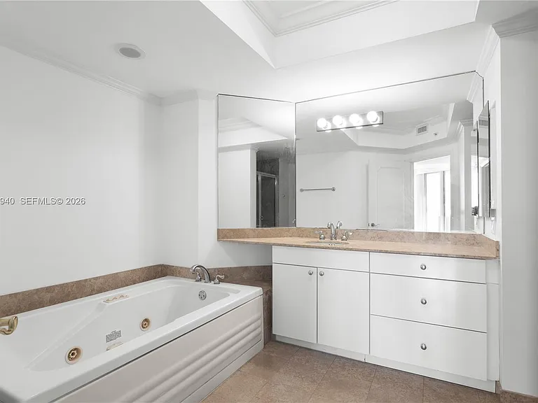 4775 Collins Ave #1006 — Photo 5