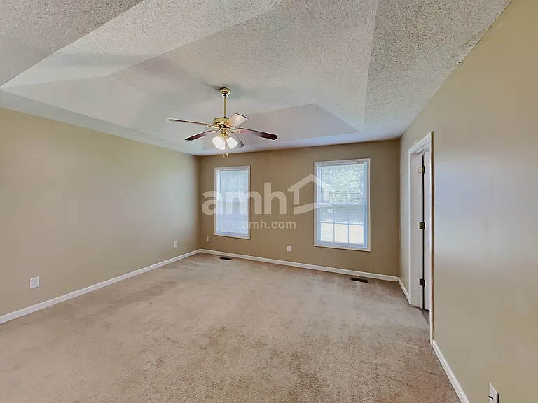 220 Remington Ct — Photo 10