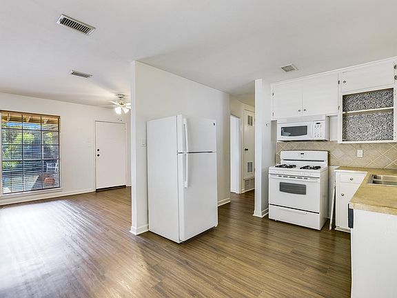 4th image of 1902 Bremen St #B