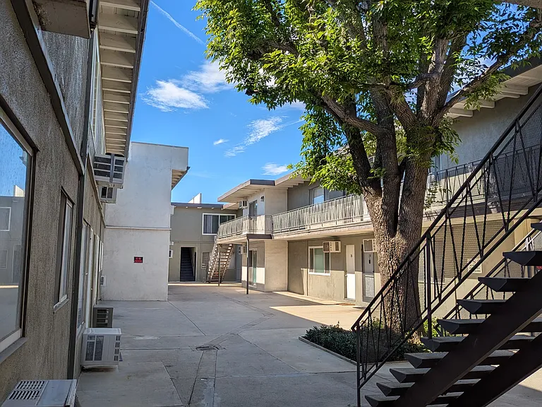 6220 Lemona Ave — Photo 6