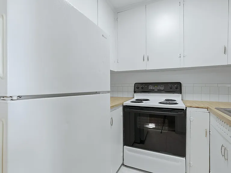 415 Lewis St — Photo 23