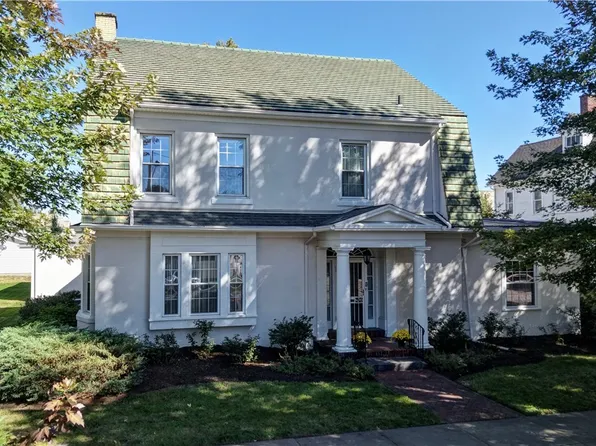 239 E High Ave, New Philadelphia, OH 44663