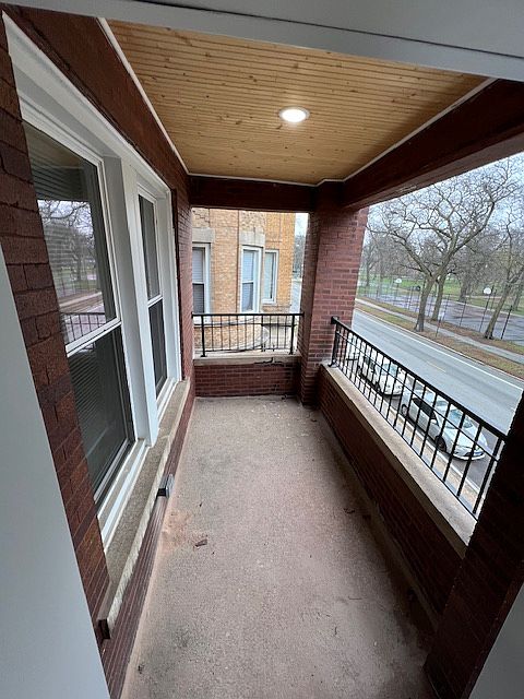 1st image of 5722 S King Dr Floor 2