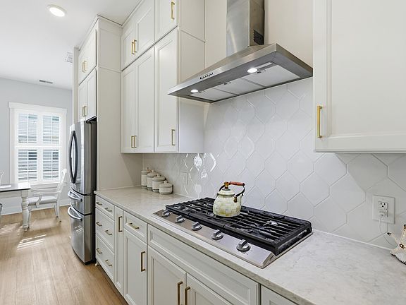 5th image of 1110 Studdingsail Ln
