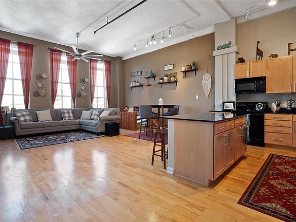 4th image of 1501 Locust 1103