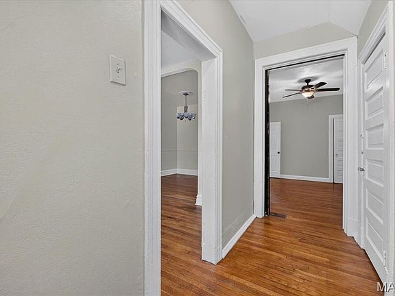 4th image of 3857 Botanical Ave