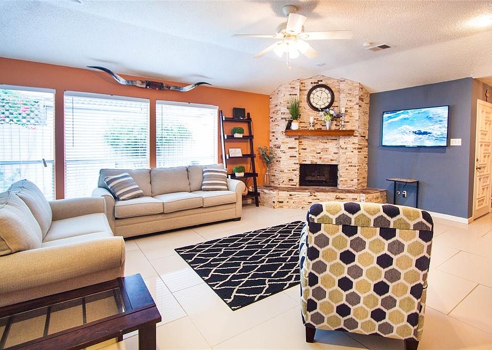 1st image of 14138 Hillvale Dr