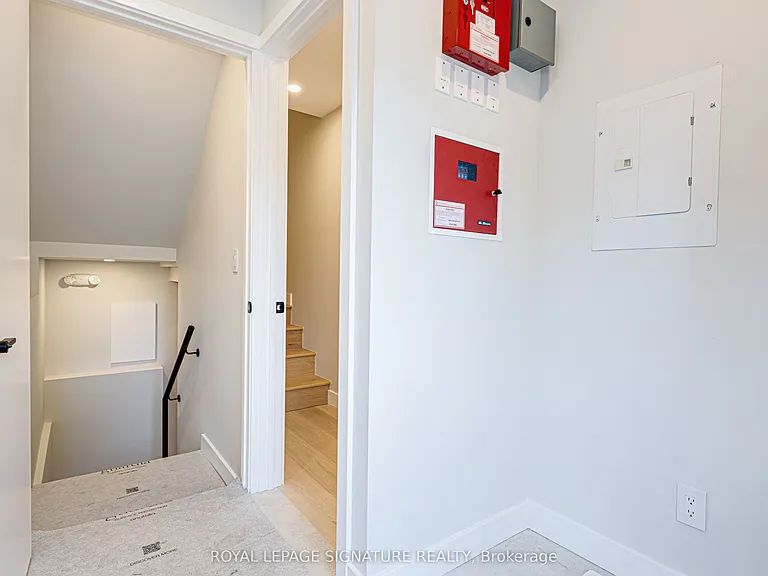 20 Kewbeach Ave #LANEWAY UPPER — Photo 2