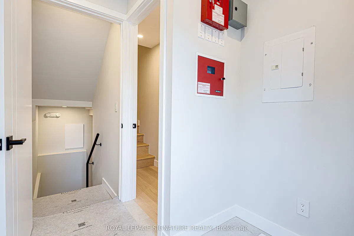 Building Photo - 20 Kewbeach Ave #LANEWAY UPPER