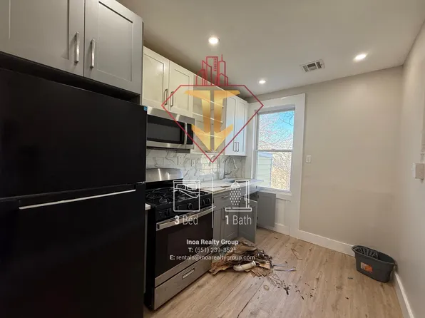 216 Claremont Avenue image 1 of 9