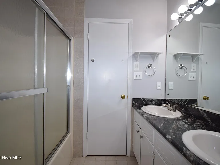 1853 Pinelog Ln — Photo 16