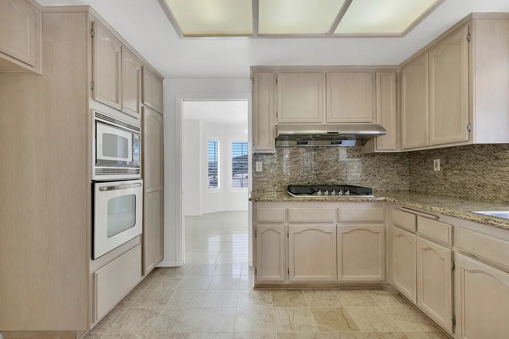 4 bed, 2.5 bath, 2231 sqft, $4,950 — Photo 1
