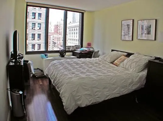 Rented by R New York | media 33