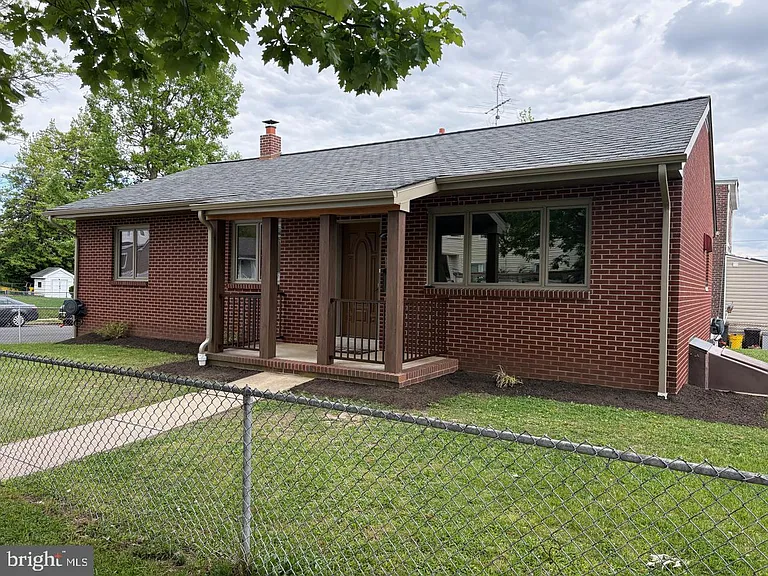 1040 Indiana Ave — Photo 1