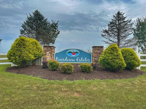 20 Augusta Way, Wirtz, VA 24184