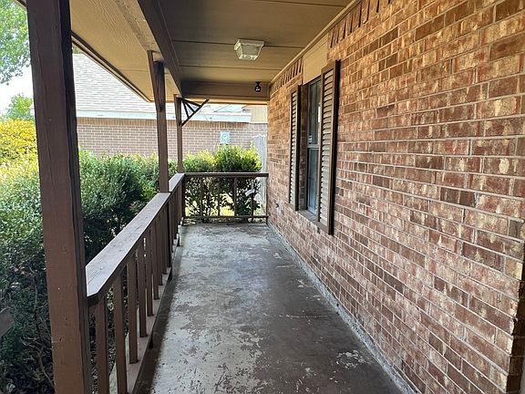 3rd image of 400 Kalmia Dr
