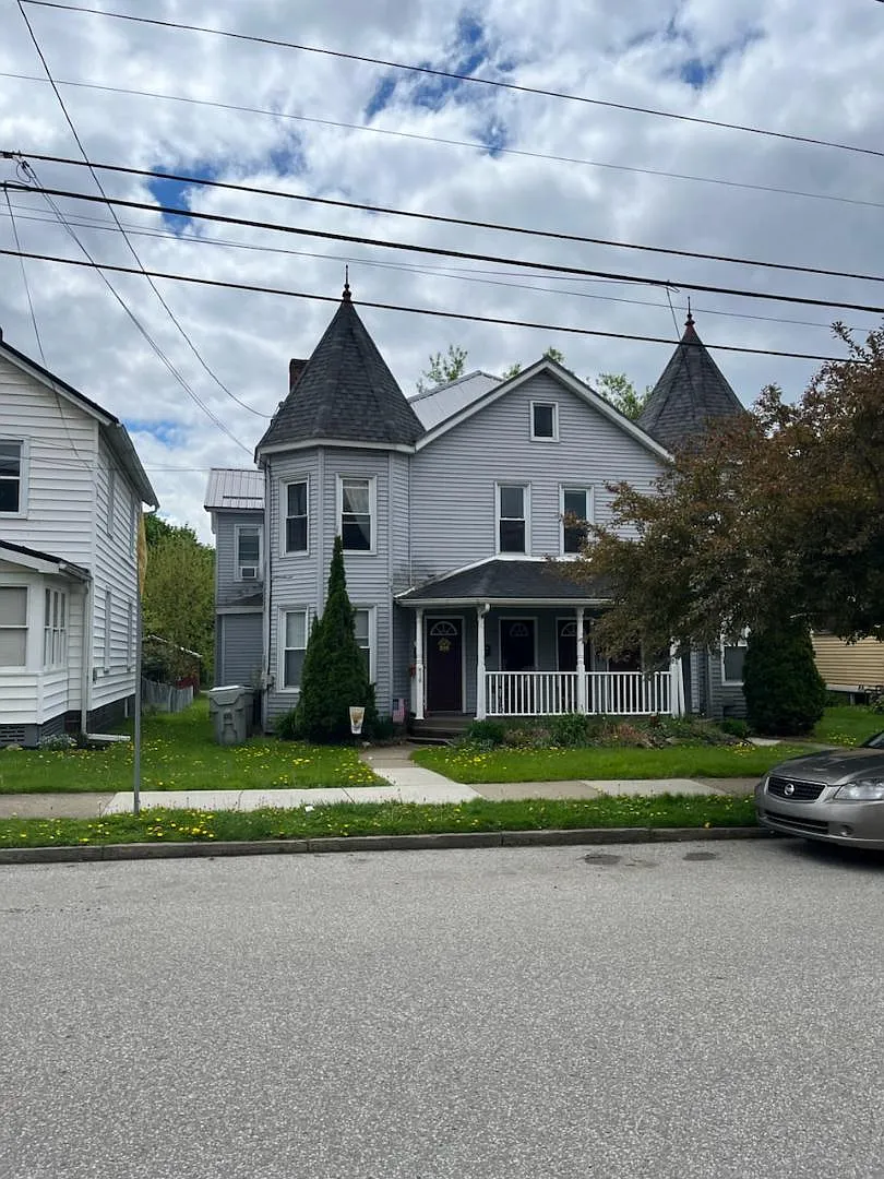 374 Pine Street - 374 1/2 Pine Street — Photo 1