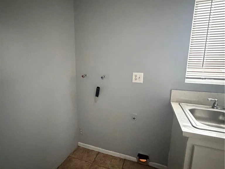 2559 Yorkshire Way — Photo 6
