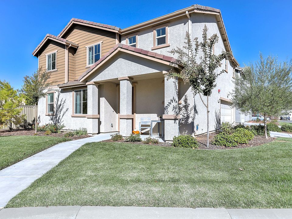 1st image of 63 Crystalwood Cir