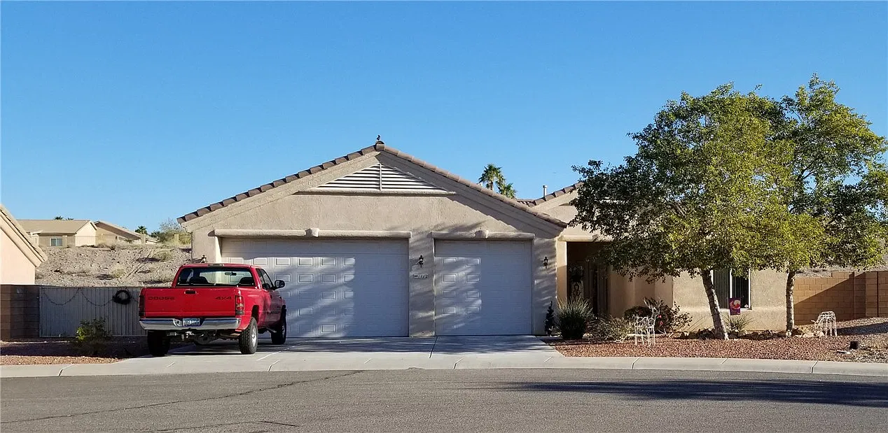 3 bed, 2.0 bath, 1818 sqft, $1,900 — Photo 1