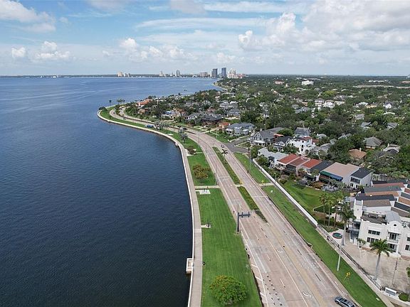 2nd image of 3208 W Hawthorne Rd