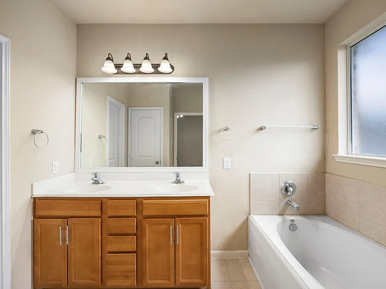 20935 Brodie Ln — Photo 17