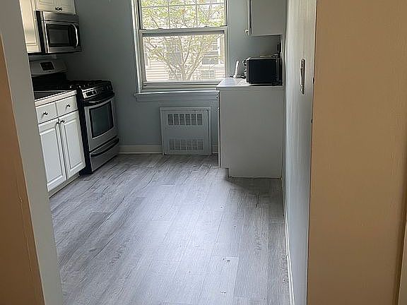 5th image of 324 Post Ave APT 6A