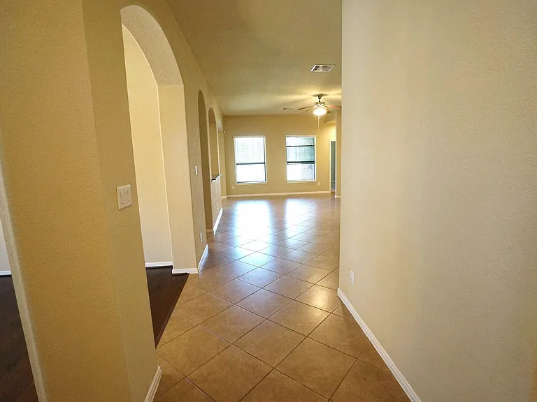 1067 Cedar Lake Ct — Photo 11